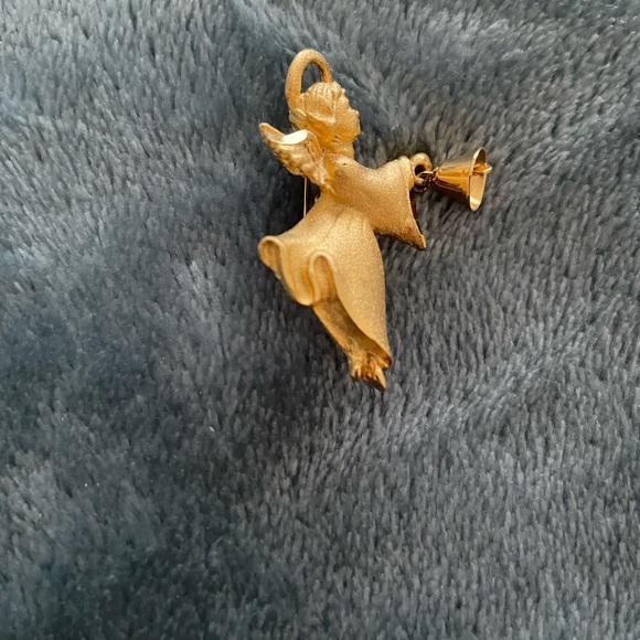 Vintage EUC Robyn Rush Christmas angel pin with movable dangling bell - Picture 4 of 7